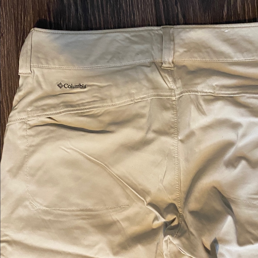 Columbia womens Light Tan Cargo capris - Picture 3 of 5